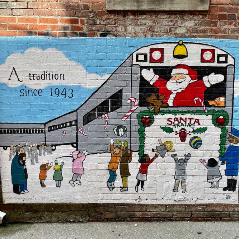Alley Santa Train 768x768